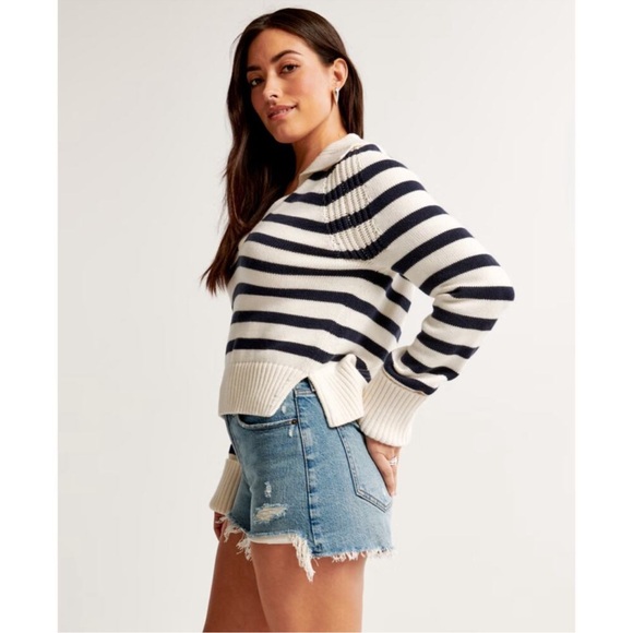 Abercrombie & Fitch - Curve Love High Rise Mom Short - Picture 3 of 11